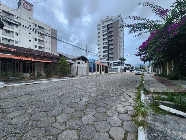 Imagem 14: Casa com 4 Quartos, Churrasqueira e Bastante Espaço para Carros no Dom Bosco - Itajaí - Sc