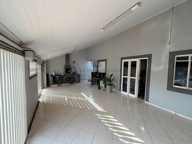 Imagem: A casa possui 4 Dormitórios, 2 Suítes, 3 Banheiros, 3