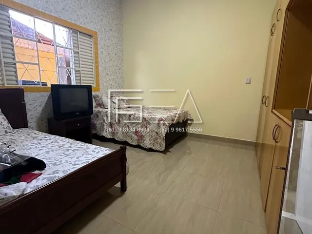 Imagem 2: Excelente Oportunidade: Casa com 3 Quartos e Edícula À Venda