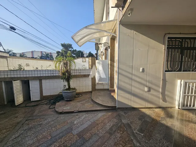Imagem 5: Sobrado Amplo com Piscina e de Esquina!