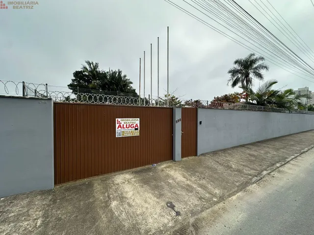 Imagem: O terreno possui 1 Dormitório, 2 Banheiros, 1.194m² de