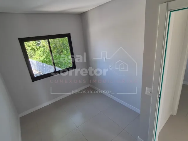 Imagem 2: Casa de 3 Dormitórios Sendo 1 Suíte em Condomínio Fechado