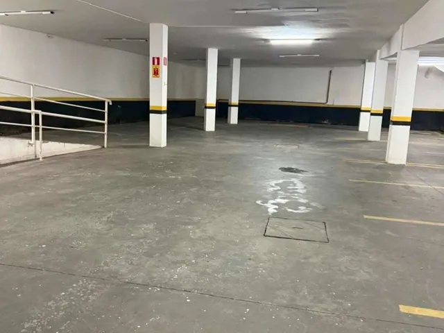 Imagem 2: LOCAÇÃO Loja com 13 vagas na garagem