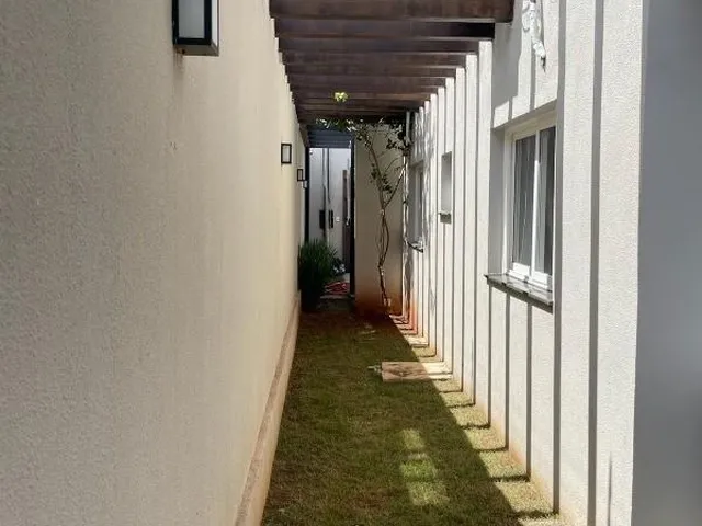 Imagem 10: Imóvel de Luxo à Venda em Cuiabá-MT: Casa com 2 Quartos, 1 Suíte, 1 Sala, 2