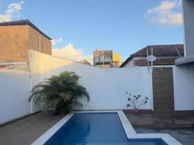 Imagem 2: Casa de Luxo para Locação no Areão: 5 Quartos, 1 Suíte, 2 Salas, 3 Banheiros, 2 Vagas