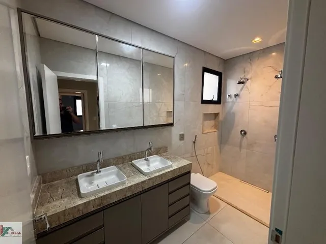 Imagem 12: Casa em condomínio de luxo: 3 quartos, 3 suítes, 3 salas, 4 banheiros, 4 vagas de
