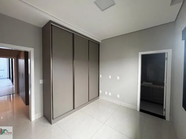 Imagem 11: Casa em condomínio de luxo: 3 quartos, 3 suítes, 3 salas, 4 banheiros, 4 vagas de
