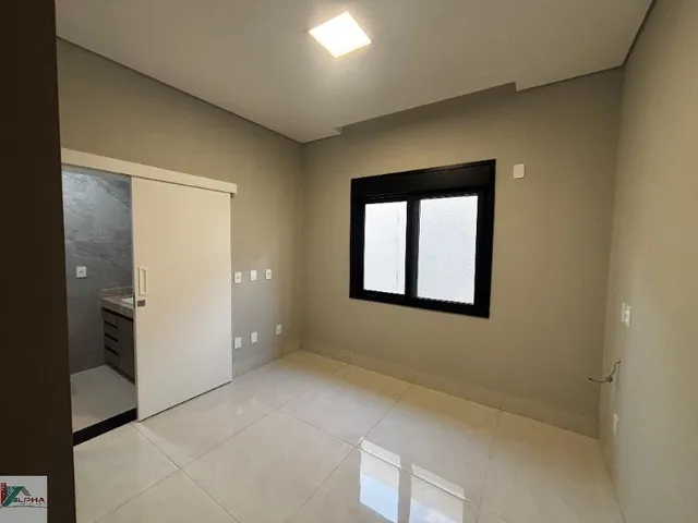 Imagem 3: Casa em condomínio de luxo: 3 quartos, 3 suítes, 3 salas, 4 banheiros, 4 vagas de