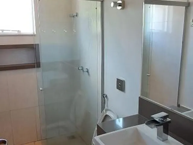 Imagem 2: Casa de Condomínio de Luxo no Jardim Itália, Cuiabá-MT: 4 Quartos, 3 Suítes, 3 Salas