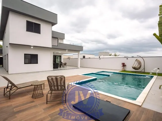 Imagem: A casa possui 3 Dormitórios, 3 Suítes, 5 Banheiros, 4
