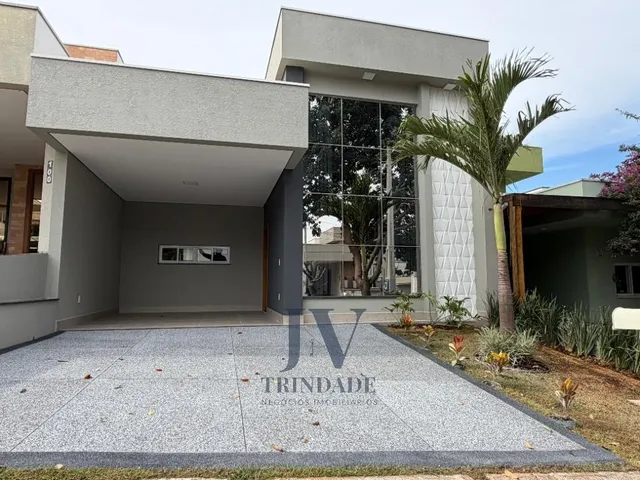 Imagem: A casa possui 3 Dormitórios, 3 Suítes, 2 Banheiros, 2
