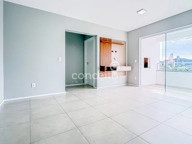 Imagem: O apartamento possui 2 Dormitórios, 1 Suíte, 2 Banheiros,