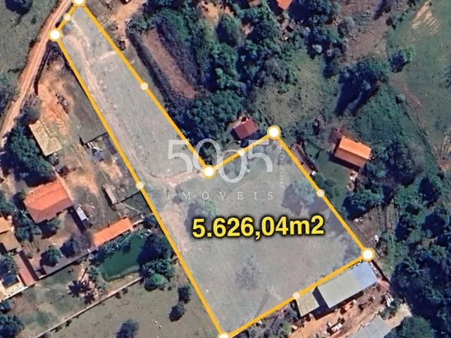 Imagem: O terreno possui 5.626m² de Área Privada e está
