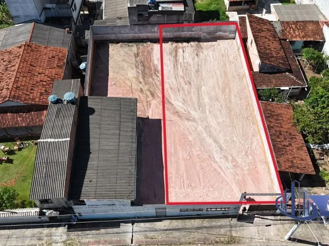 Imagem: O terreno possui 364m² de Área Privada e está localizado