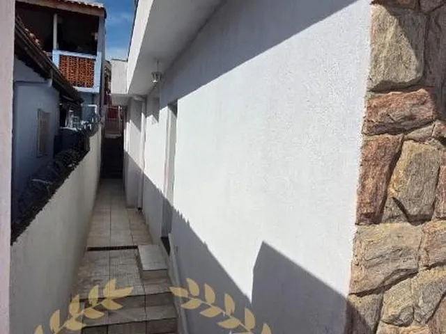 Imagem 2: Imperdível Casa À Venda em Jundiaí-Sp, na Vila Aparecida: 1 Quarto, 1 Suíte, 1 Sala, 2 Vagas de Garagem e 128M² de Área!