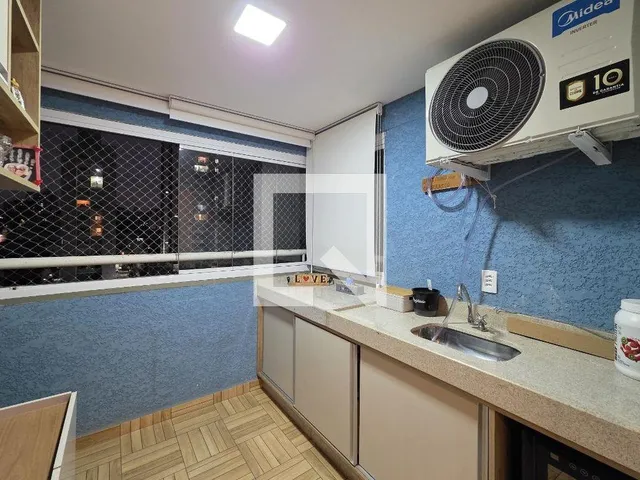 Imagem 7: Localizado no charmoso bairro de Vila Valparaíso, este espaçoso apartamento de 60