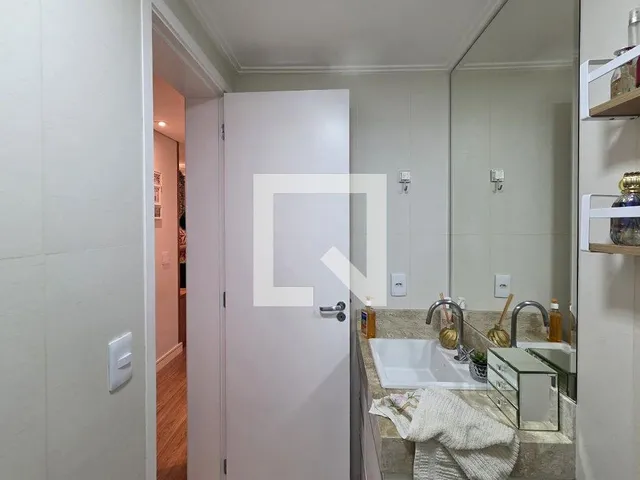 Imagem 15: Localizado no charmoso bairro de Vila Valparaíso, este espaçoso apartamento de 60