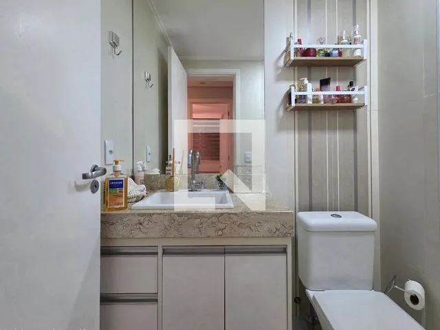 Imagem 8: Localizado no charmoso bairro de Vila Valparaíso, este espaçoso apartamento de 60