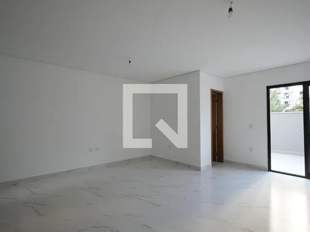 Imagem 2: Localizada no bairro Campestre, esta encantadora casa oferece um espaço de 96 metros