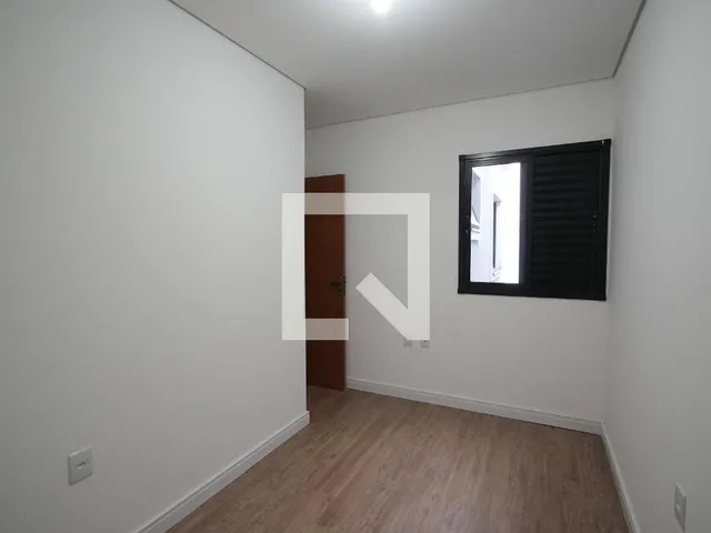 Imagem 15: Localizada no bairro Campestre, esta encantadora casa oferece um espaço de 96 metros