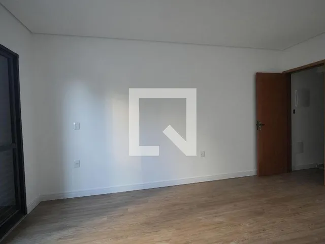 Imagem 8: Localizada no bairro Campestre, esta encantadora casa oferece um espaço de 96 metros