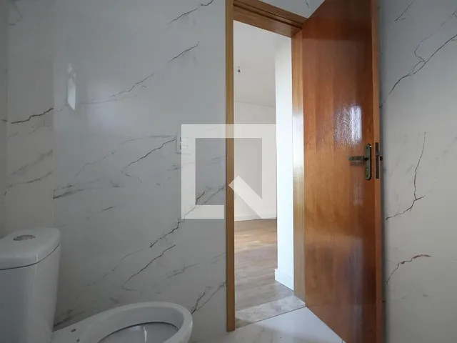 Imagem 10: Localizada no bairro Campestre, esta encantadora casa oferece um espaço de 96 metros