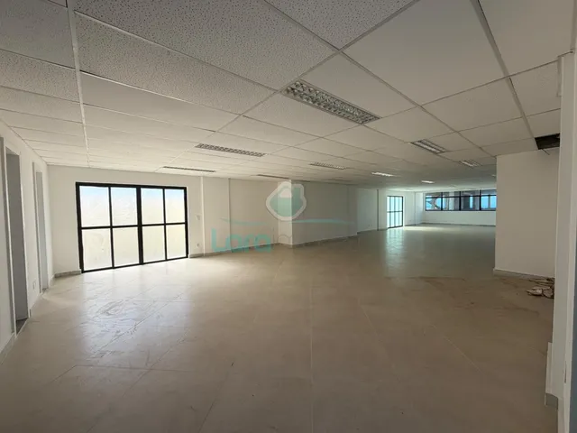 Imagem: A sala comercial possui 2 Vagas na garagem, 188m² de Área