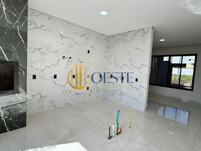 Imagem 2: Sobrado de Alto Padrão com 3 Suítes e Piscina 177m²