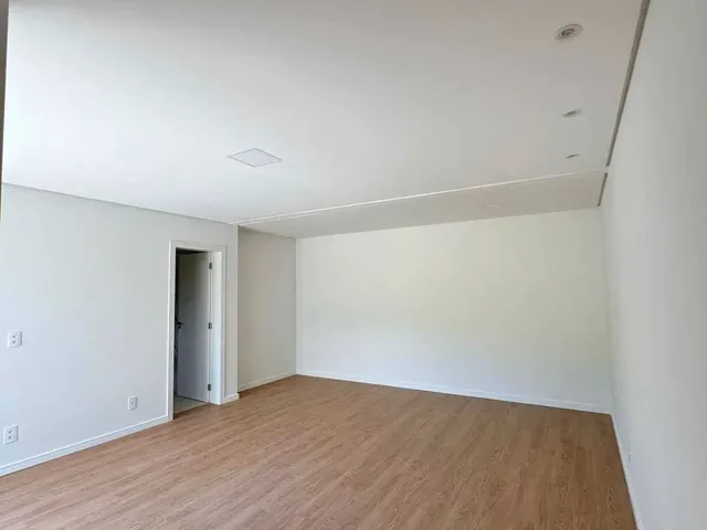 Imagem 11: Casa com 3 dormitórios sendo 3 suítes e 4 vagas de garagem em São José/SC