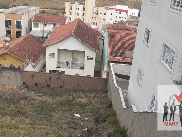 Imagem: Terreno À Venda no Bairro Jardim Centenário