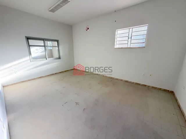Imagem 15: Galpão Comercial com Amplo Pátio e 2.150m² de Terreno