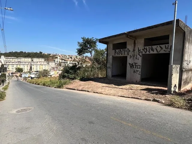 Imagem: Galpão Comercial de 360m2 com duas lojas