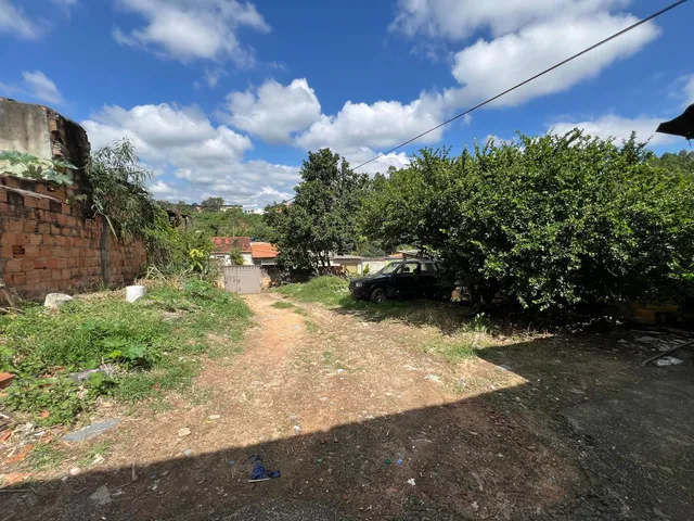 Imagem 6: Imóvel residencial localizado em lote amplo com 480 m², oferecendo excelente espaço