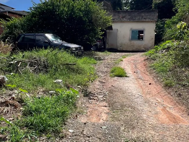 Imagem 16: Imóvel residencial localizado em lote amplo com 480 m², oferecendo excelente espaço