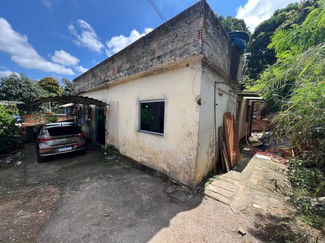 Imagem 10: Imóvel residencial localizado em lote amplo com 480 m², oferecendo excelente espaço