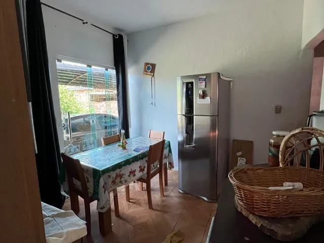 Imagem 15: Imóvel residencial localizado em lote amplo com 480 m², oferecendo excelente espaço