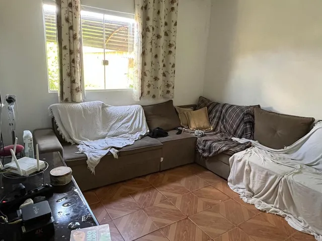Imagem 3: Imóvel residencial localizado em lote amplo com 480 m², oferecendo excelente espaço