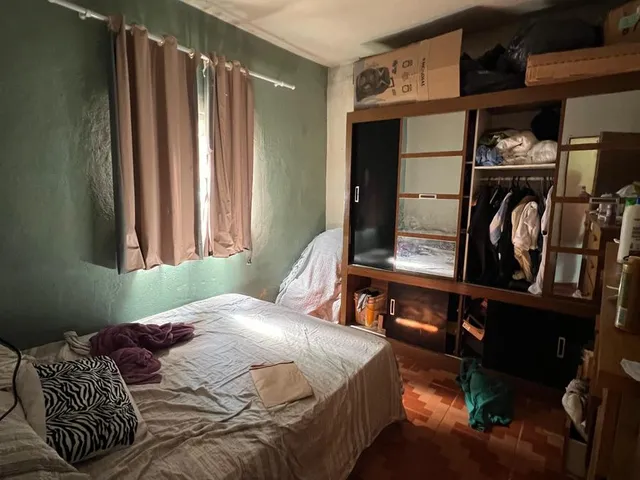 Imagem 9: Imóvel residencial localizado em lote amplo com 480 m², oferecendo excelente espaço