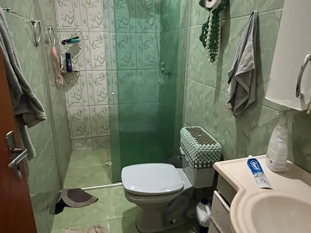 Imagem 8: Imóvel residencial localizado em lote amplo com 480 m², oferecendo excelente espaço
