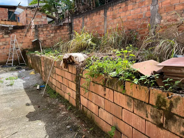 Imagem 11: Imóvel residencial localizado em lote amplo com 480 m², oferecendo excelente espaço