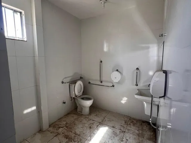 Imagem 7: Galpão comercial disponível para locação, ideal para empresas que buscam um espaço