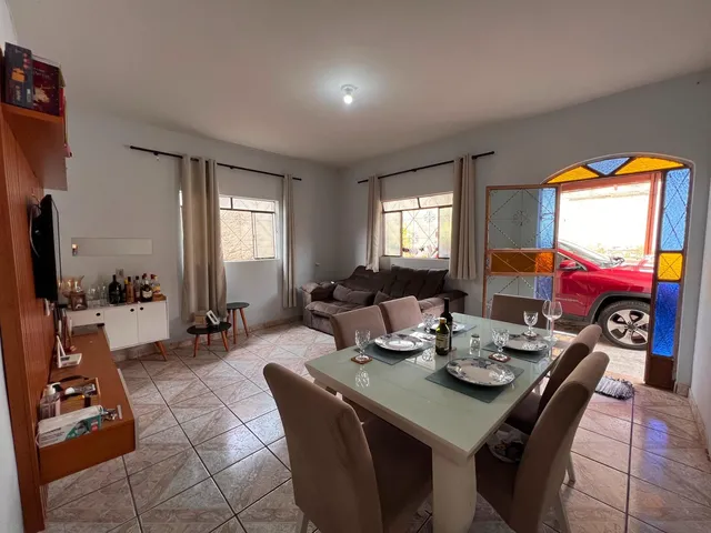 Imagem 2: Casa ampla, confortável e com excelente aproveitamento dos espaços Apresentamos esta