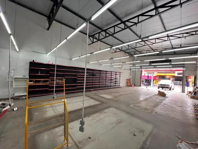 Imagem 12: Oportunidade imperdível! Vende-se um espaçoso galpão comercial com excelente