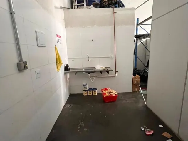 Imagem 5: Oportunidade imperdível! Vende-se um espaçoso galpão comercial com excelente