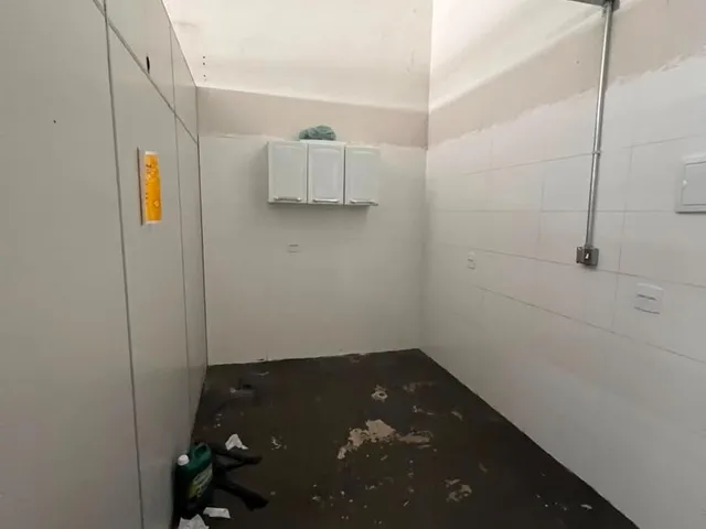Imagem 6: Oportunidade imperdível! Vende-se um espaçoso galpão comercial com excelente