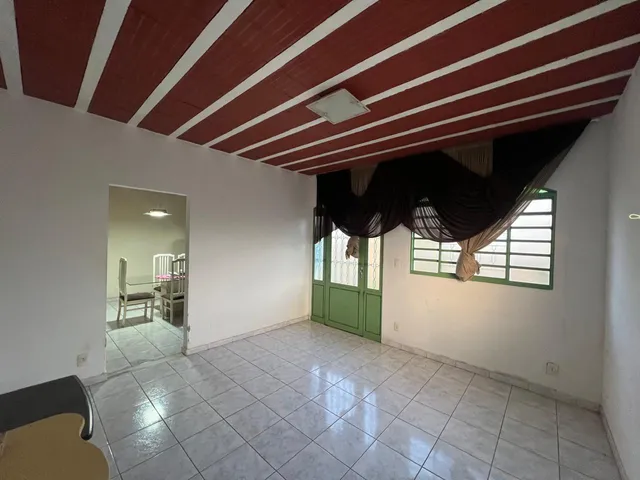 Imagem 3: Linda casa à venda! Não aceita financiamento bancário. Localizada em um bairro