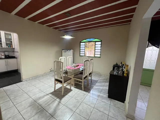 Imagem 8: Linda casa à venda! Não aceita financiamento bancário. Localizada em um bairro
