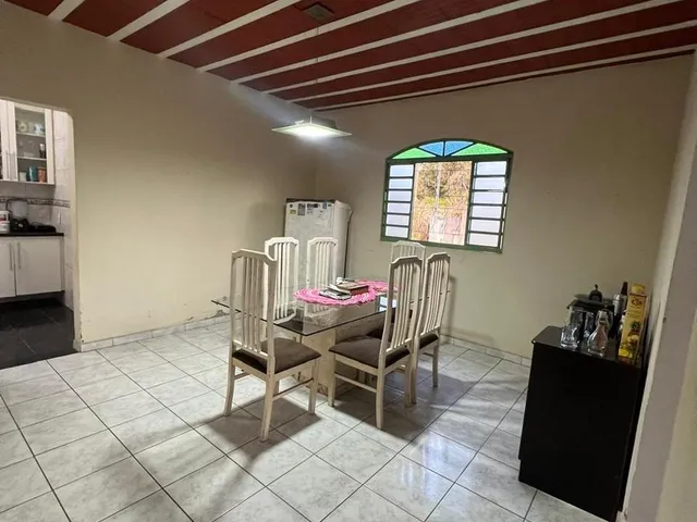 Imagem 2: Linda casa à venda! Não aceita financiamento bancário. Localizada em um bairro