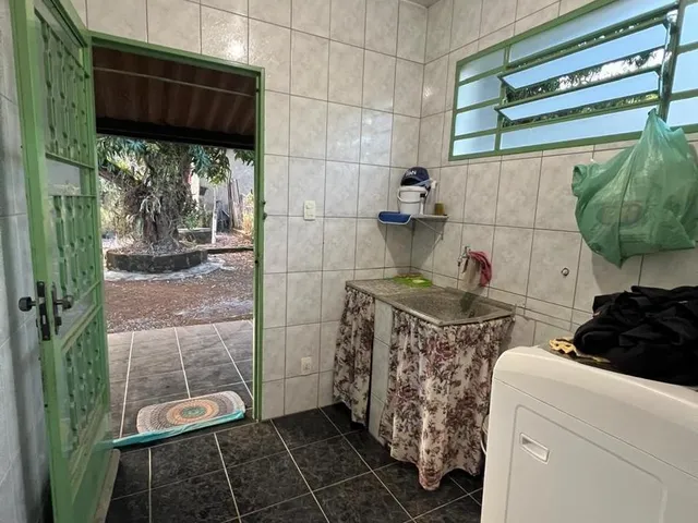Imagem 12: Linda casa à venda! Não aceita financiamento bancário. Localizada em um bairro