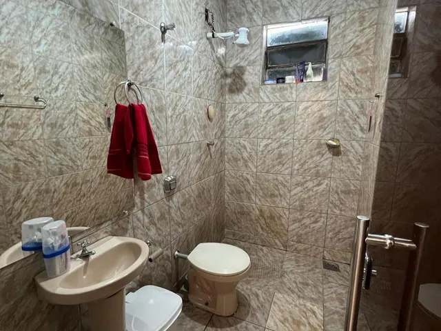 Imagem 7: Imóvel com excelente área total de 492 m², ideal para quem busca conforto, espaço e